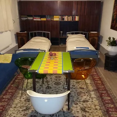 In Apartmán *